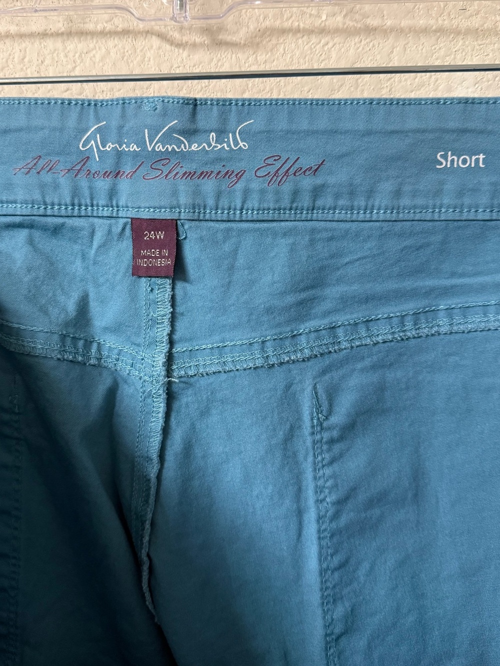 Women’s Teal Flat Front Shorts with Cuffed Hem Gloria Vanderbilt - Picture 5 of 6